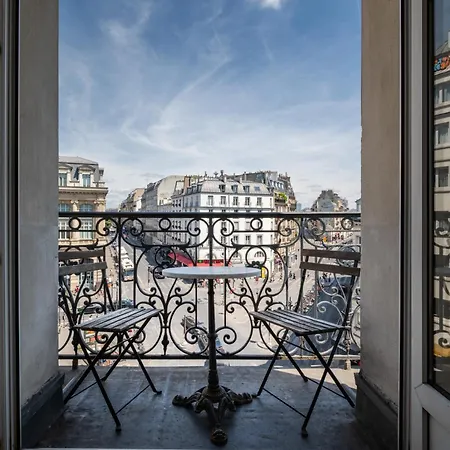 Bright And Spacious 1bdr In