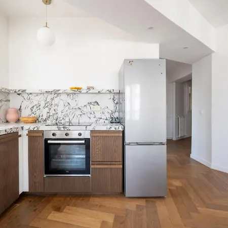 Bright And Spacious 1bdr In *