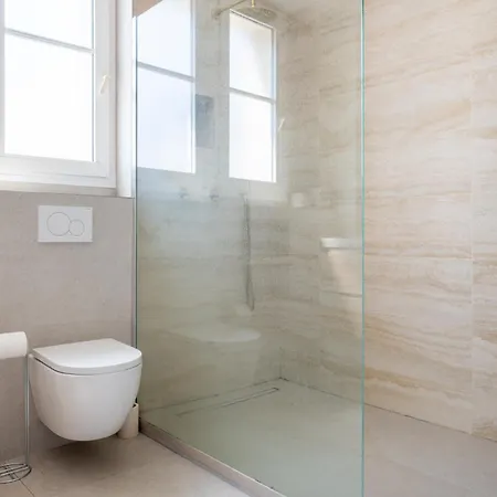 Bright And Spacious 1bdr In