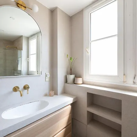 Bright And Spacious 1bdr In *